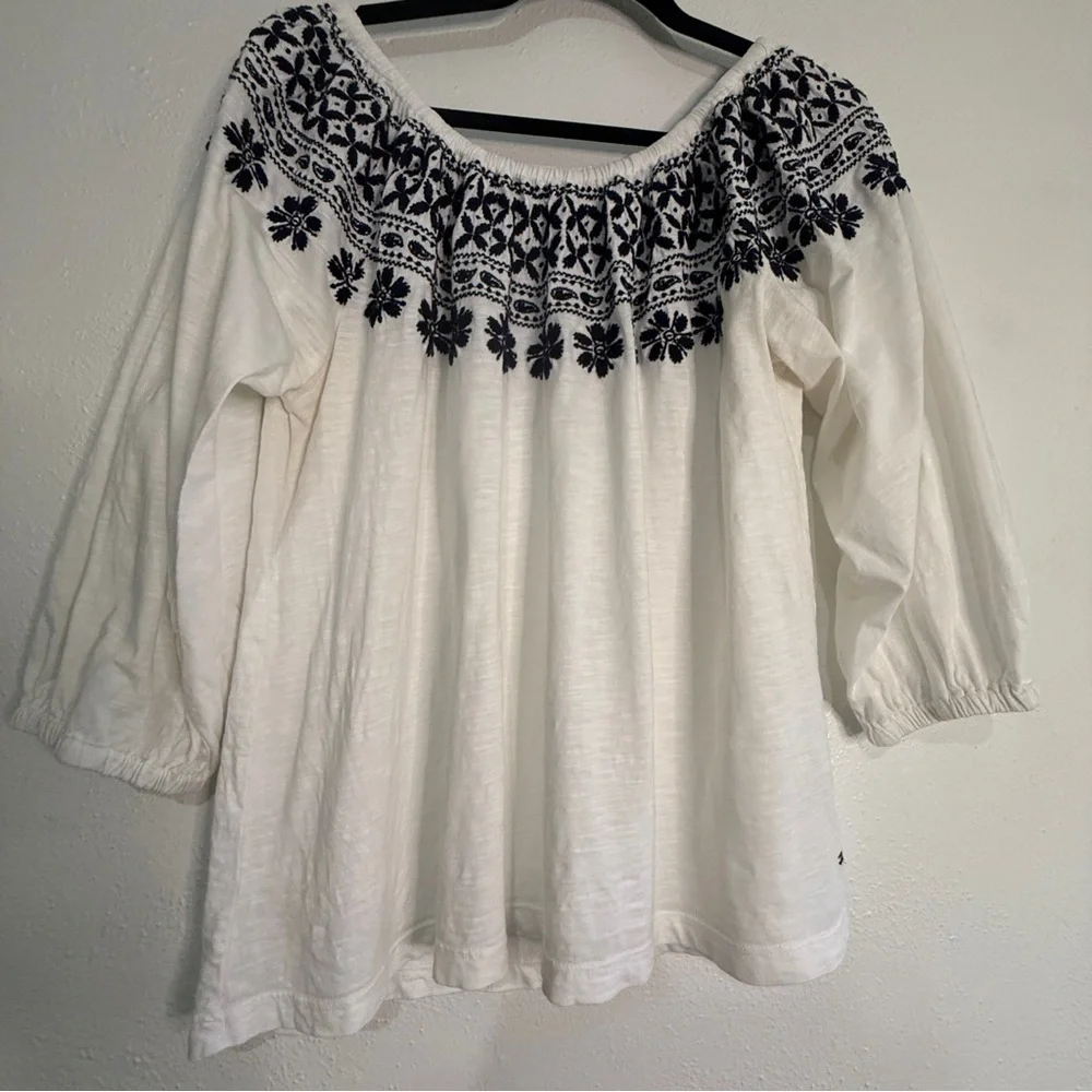 Tommy Hilfiger White Boho Peasant Blouse w/Black Embroidery. Sz L.